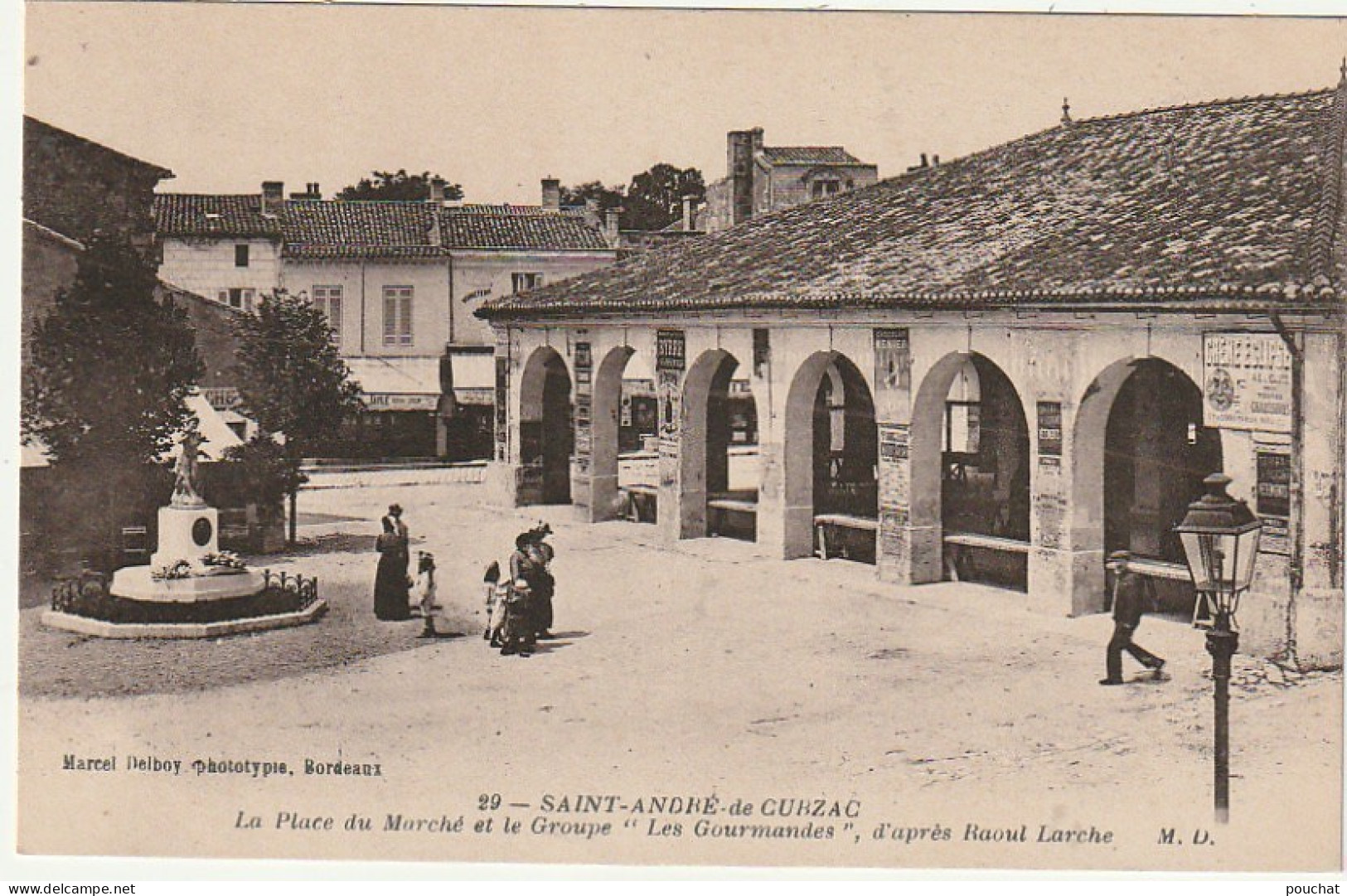 QU 23-(33) SAINT ANDRE DE CUBZAC - LA PLACE DU MARCHE ET LE GROUPE " LES GOURMANDES " - ANIMATION  - 2 SCANS - Autres & Non Classés