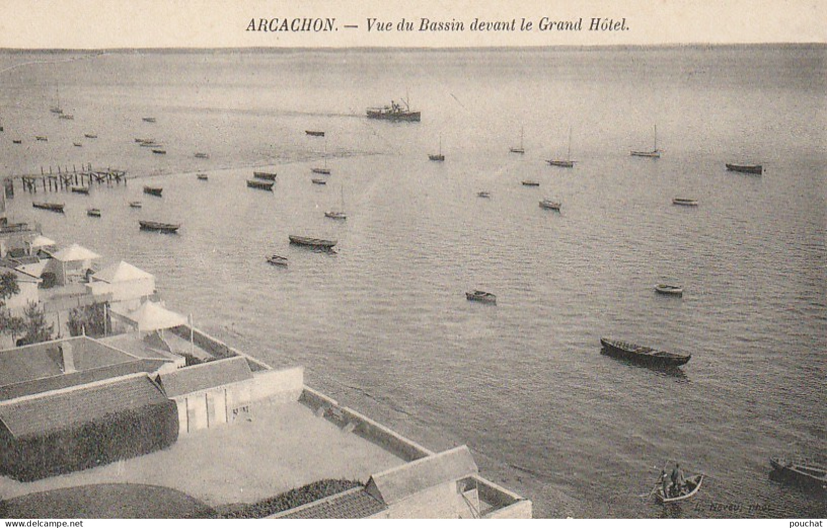 QU 23-(33)  ARCACHON - VUE DU BASSIN DEVANT LE GRAND HOTEL  - 2 SCANS - Arcachon