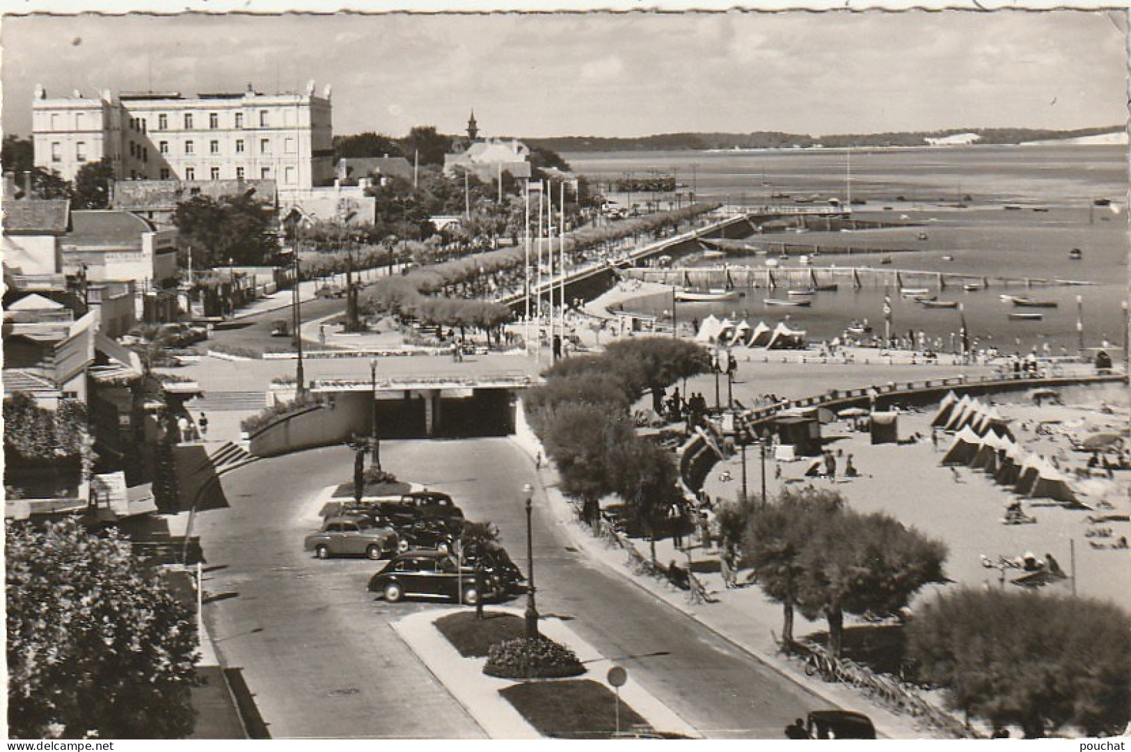 QU 24-(33) ARCACHON - VUE PANORAMIQUE SUR LA PLAGE - 2 SCANS - Arcachon