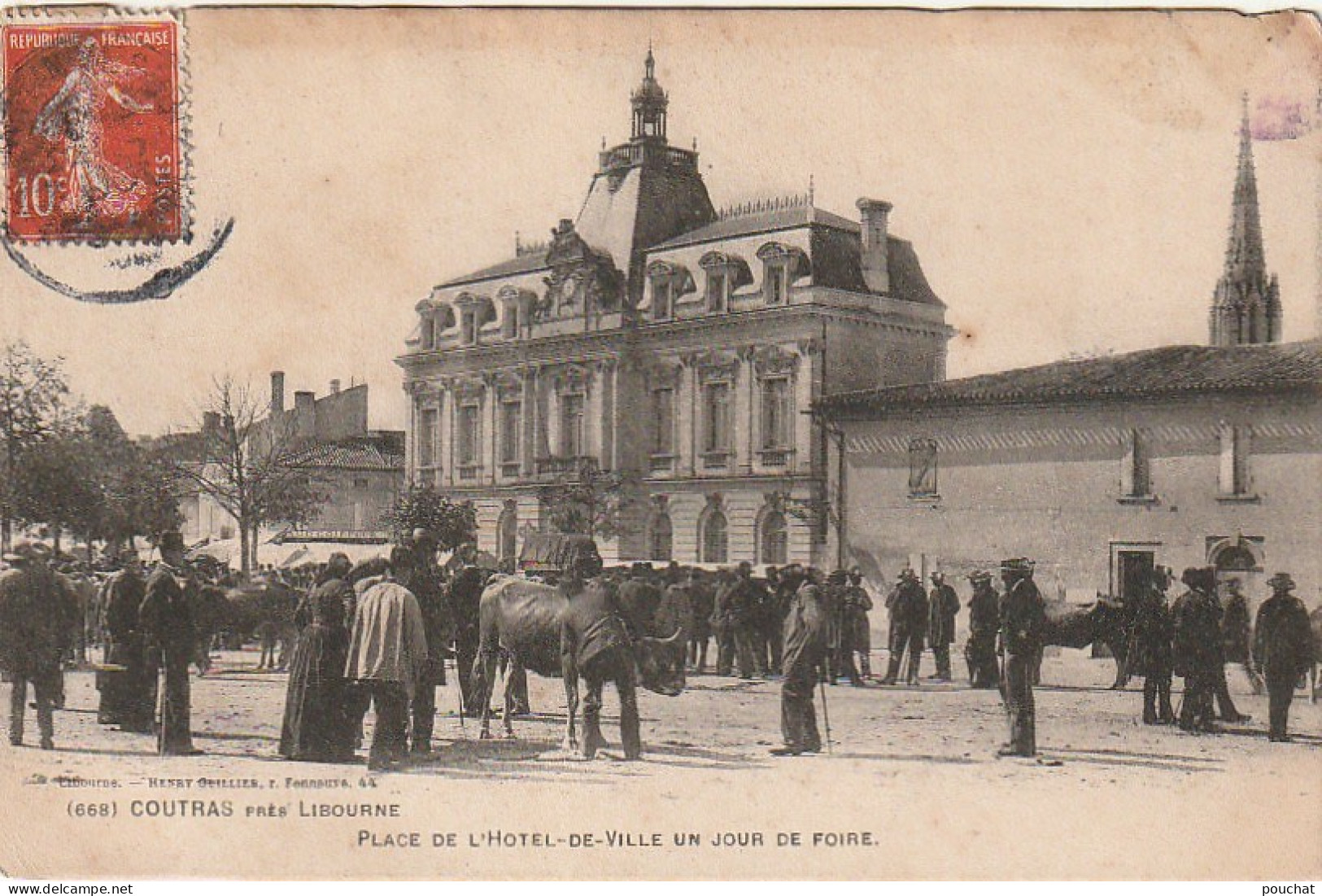 QU 25-(33) COUTRAS PRES LIBOURNE - PLACE DE L' HOTEL DE VILLE UN JOUR DE FOIRE  - 2 SCANS - Autres & Non Classés