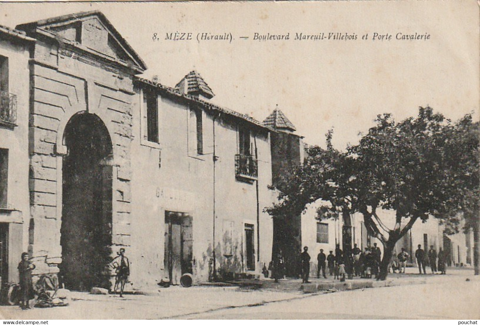 RE 1-(34) MEZE - BOULEVARD MAREUIL VILLEBOIS ET PORTE CAVALERIE - ANIMATION - 2 SCANS - Mèze