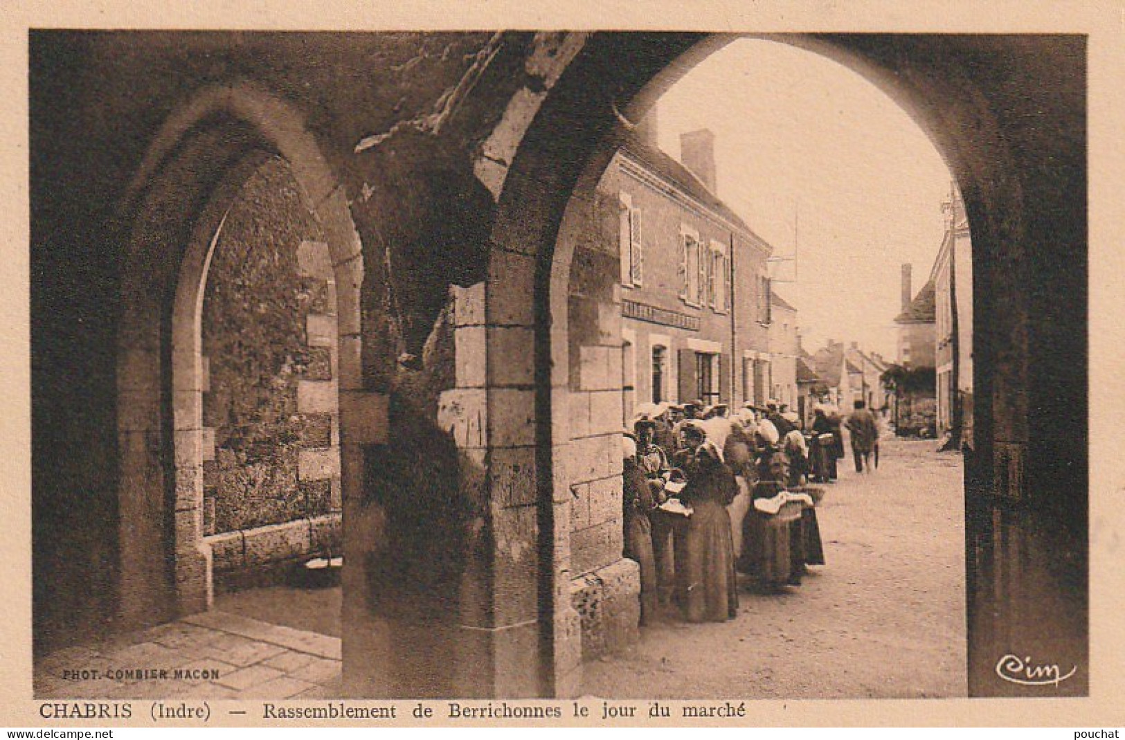 RE 6-(36) CHABRIS - RASSEMBLEMENT DE BERRICHONNES LE JOUR DU MARCHE - 2 SCANS - Other & Unclassified