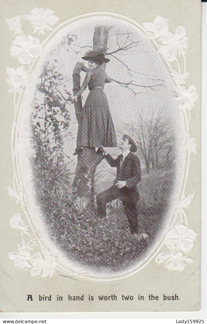 A Bird In Hand Is Worth Two In The Bush Photo  Couple Ovale  Encadrement Fleurs Series No 9054 Photo Of The Oval Couple - Koppels