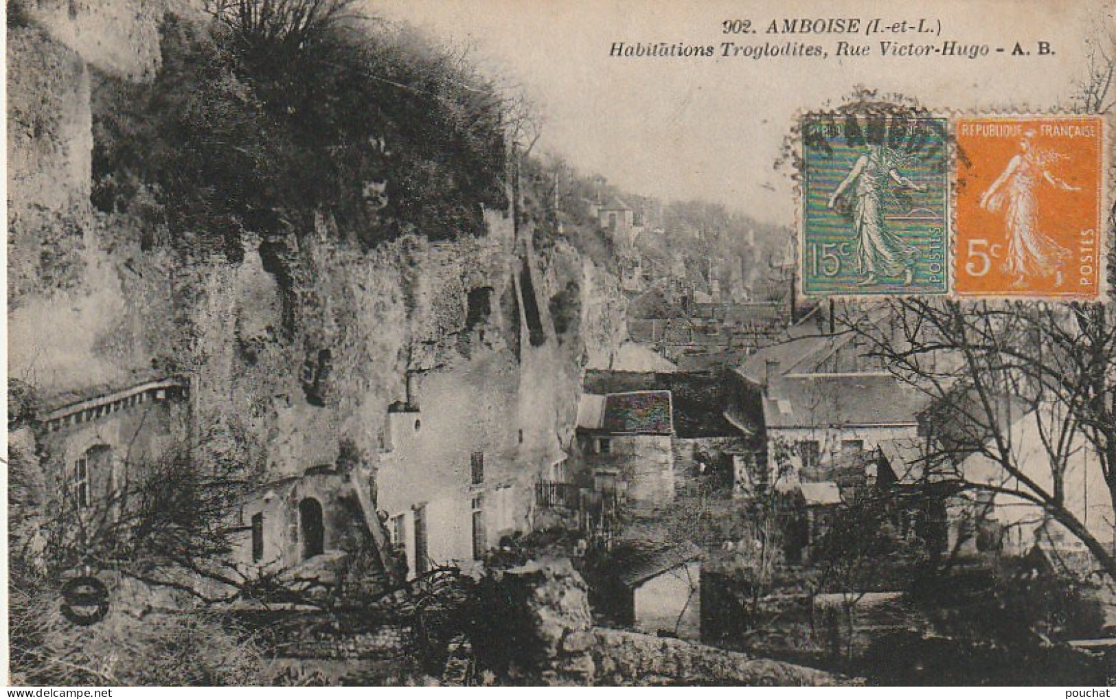 RE 7-(37) AMBOISE - HABITATIONS TROGLODYTES ( TROGLODITES ) , RUE VICTOR HUGO - 2 SCANS - Amboise