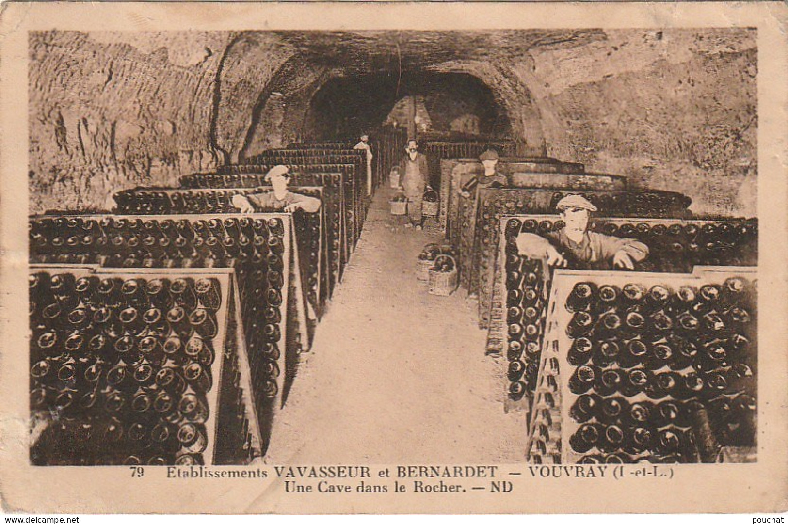 RE 7-(37) ETABLISSEMENTS VAVASSEUR ET BERNARDET - VOUVRAY - UNE CAVE DANS LE ROCHER  - 2 SCANS - Vouvray