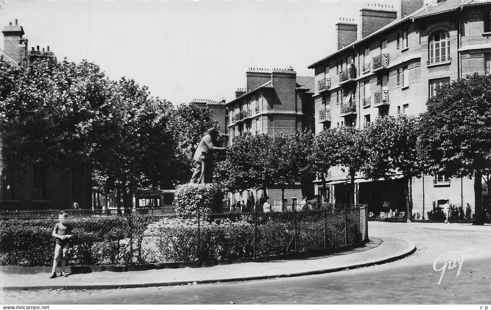 Suresnes  - La Place De La Statue  De Jean Jaures -  CPSM °J - Suresnes