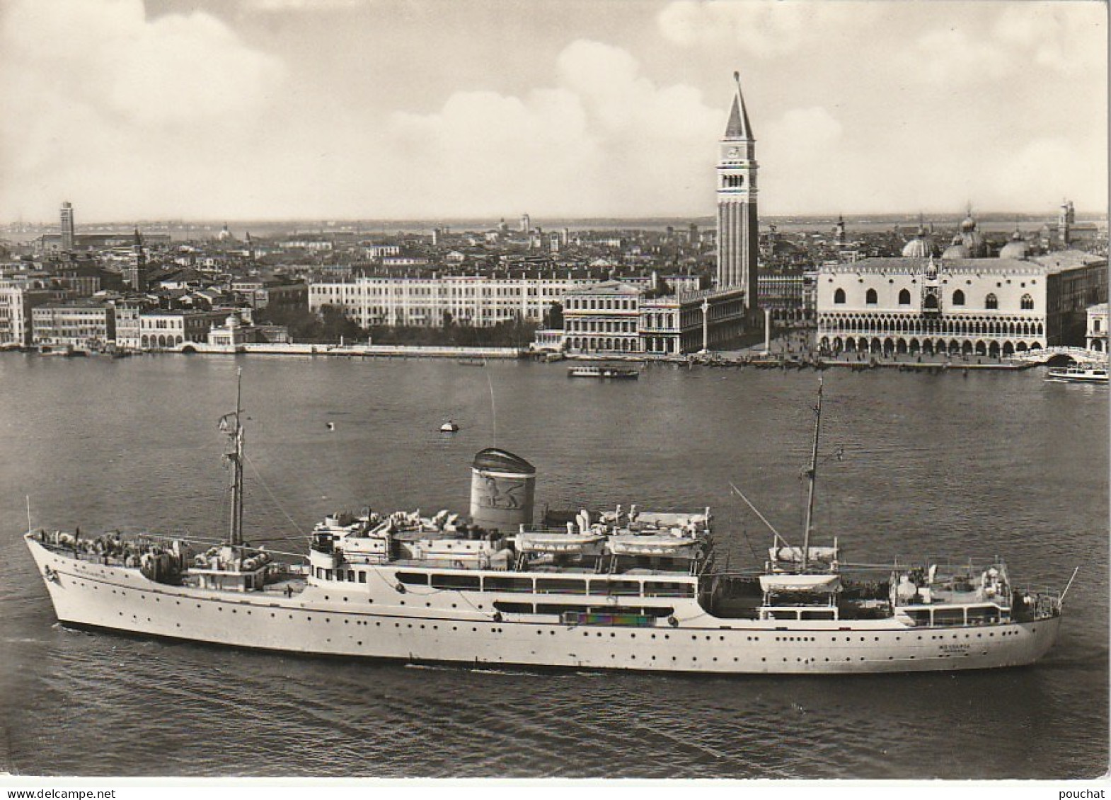 RE 12 - LE PAQUEBOT " MESSAPIA  " - ADRIATICA , SOCIETE DE NAVIGATION , VENISE - 2 SCANS - Steamers