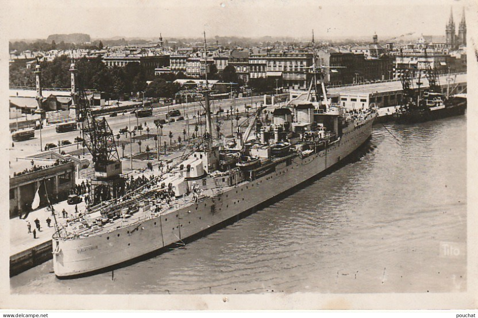 RE 12-(33) PORT AUTONOME DE BORDEAUX - LE CROISEUR " DUGUAY TROUIN " DEVANT LES QUINCONCES  - 2 SCANS - Guerre