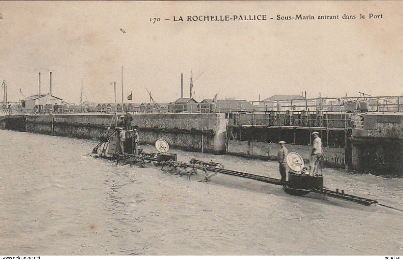 RE 12-(17) LA ROCHELLE PALLICE - SOUS MARIN ENTRANT DANS LE PORT  - 2 SCANS - Submarines