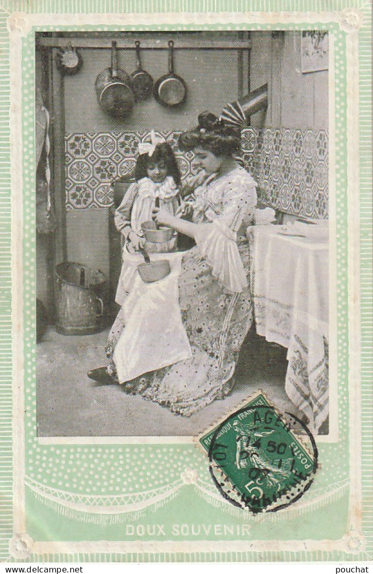 RE 14- SCENES A LA CUISINE - PREPARATION DU REPAS ENTRE UNE MERE ET SA FILLE - LOT DE 4 CARTES  - 8 SCANS