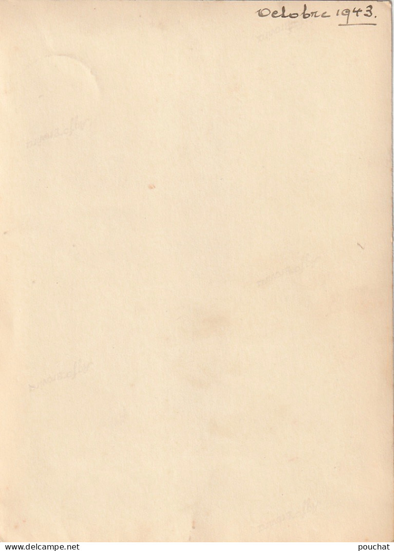 RE - LOT DE 2 PHOTOS : GARCONNET A CALIFOURCHON SUR UN TRONC D' ARBRE - EMBRASSADES ( OCTOBRE 1943 ) - Zonder Classificatie