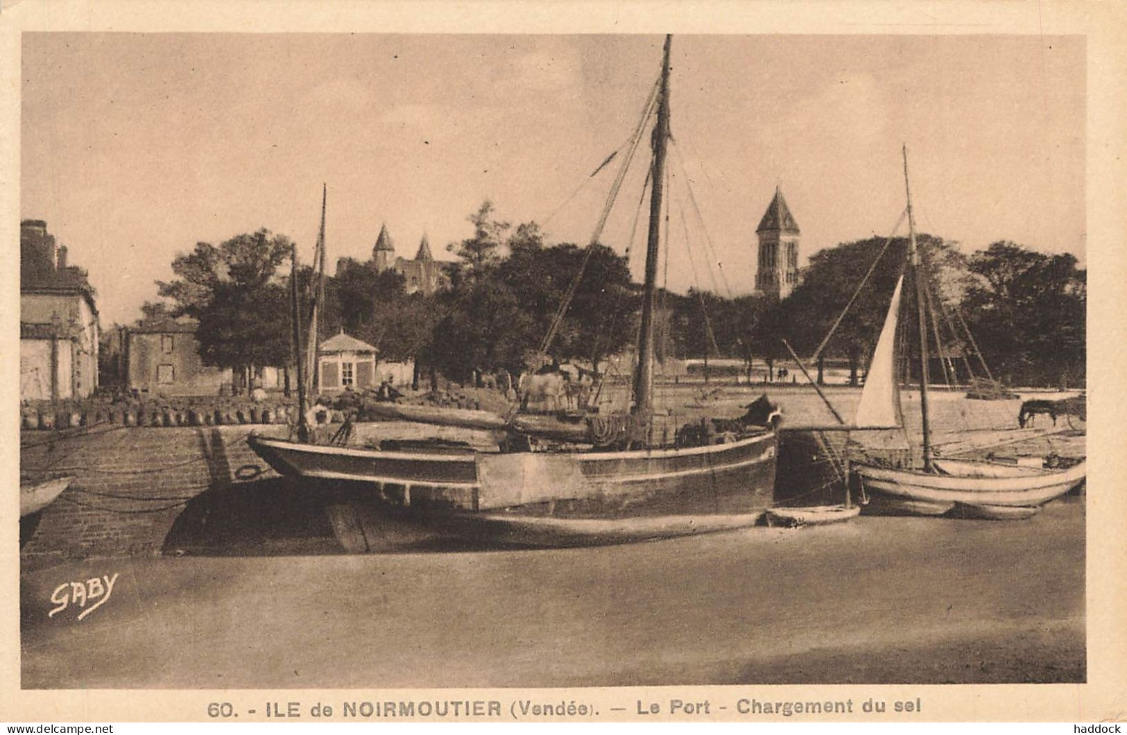 ILE DE NOIRMOUTIER : LE PORT - CHARGEMENT DU SEL - Noirmoutier