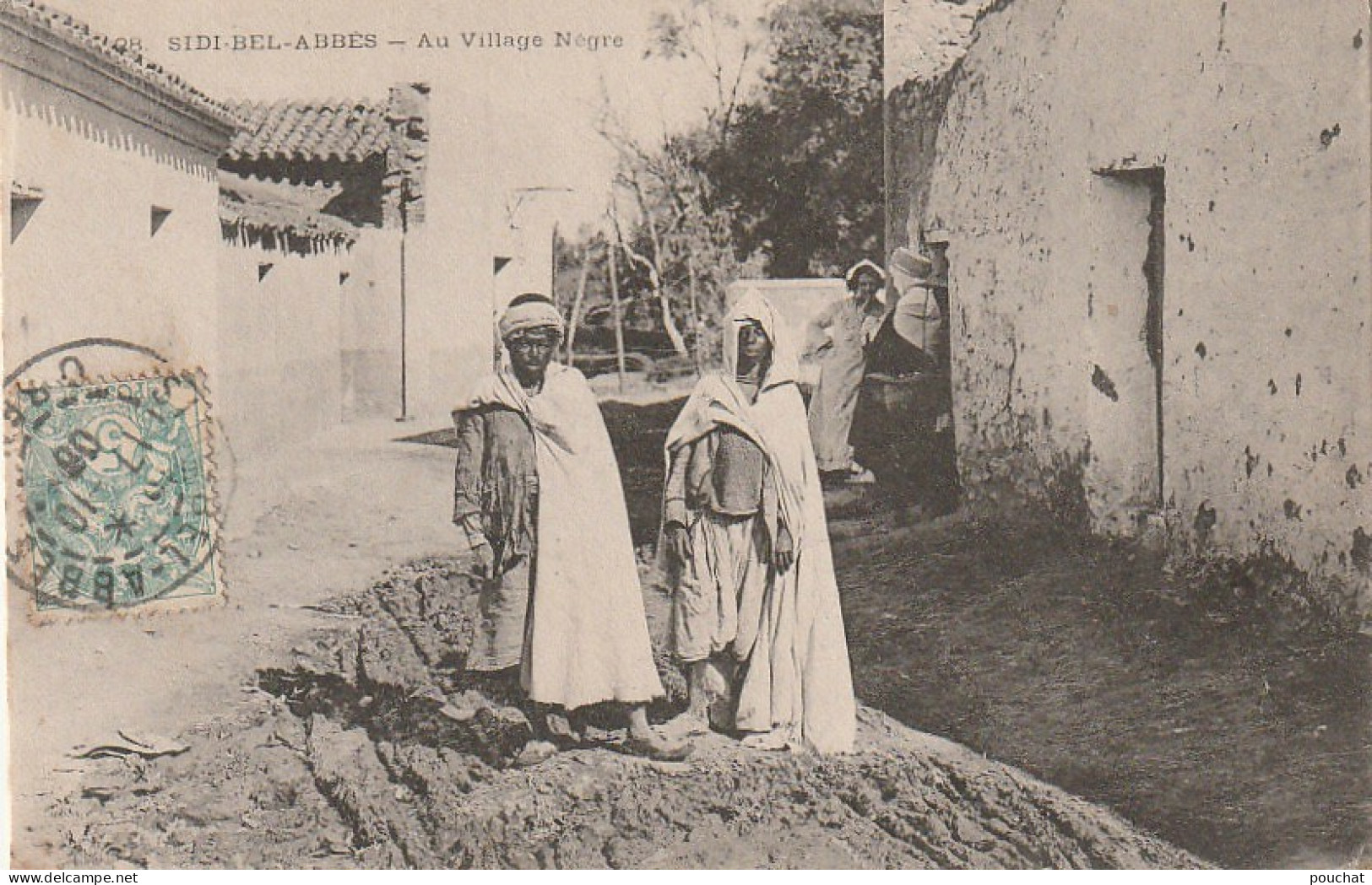 RE 23- (ALGERIE) SIDI BEL ABBES - AU VILLAGE NEGRE - 2 SCANS - Sidi-bel-Abbès