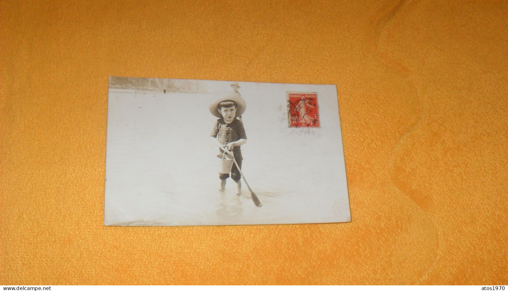 CARTE POSTALE PHOTO ANCIENNE CIRCULEE DATE ?../ SCENE DE BAIN GARCON SEAU ET PELLE..CACHET + TIMBRE - Scene & Paesaggi