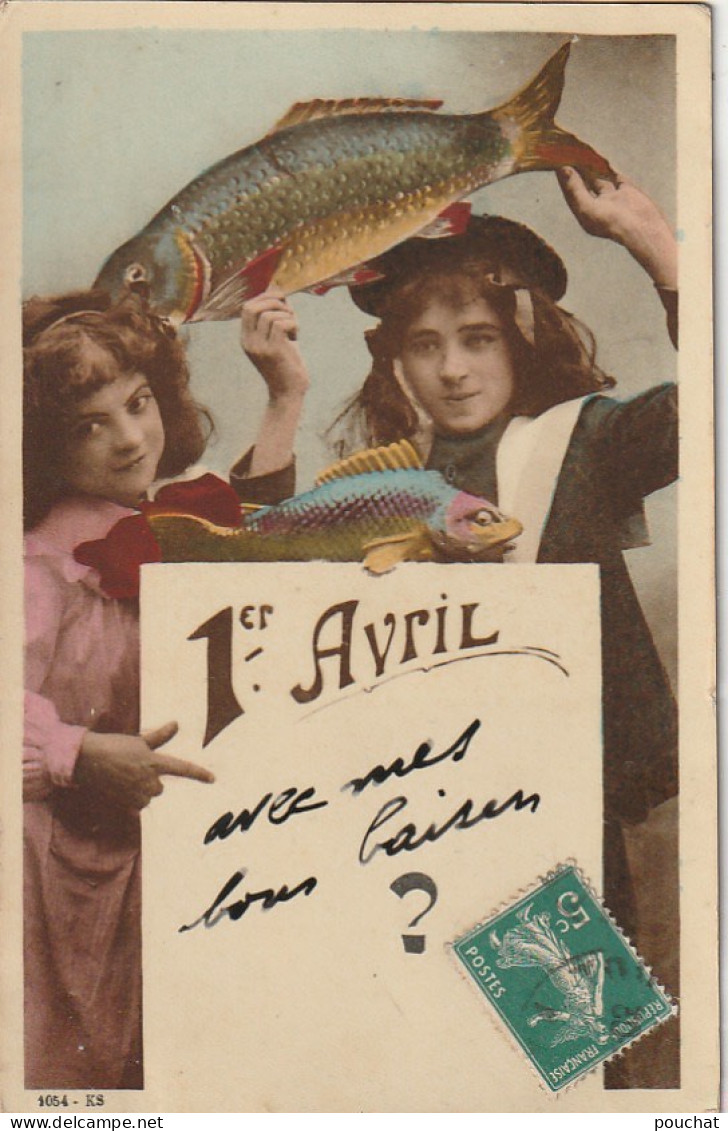 SO 4- CARTE  1er AVRIL - COUPLE D' ENFANTS TENANT DES POISSONS - 2 SCANS - 1er Avril - Poisson D'avril