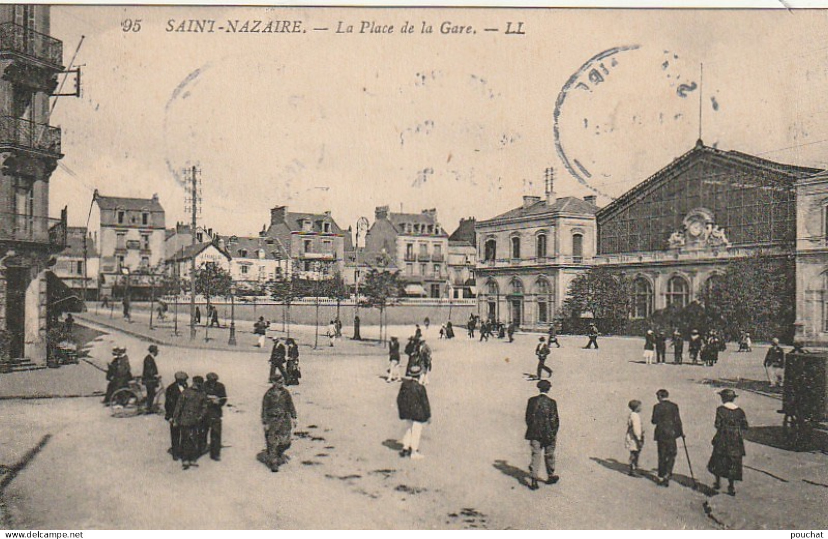 SO 6-(44) SAINT NAZAIRE - LA PLACE DE LA GARE - ANIMATION  - 2 SCANS  - Saint Nazaire