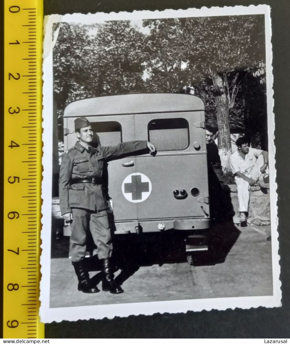 #15     Anonymous Persons - Yugoslavia Soldier Red Cross - Guerre, Militaire
