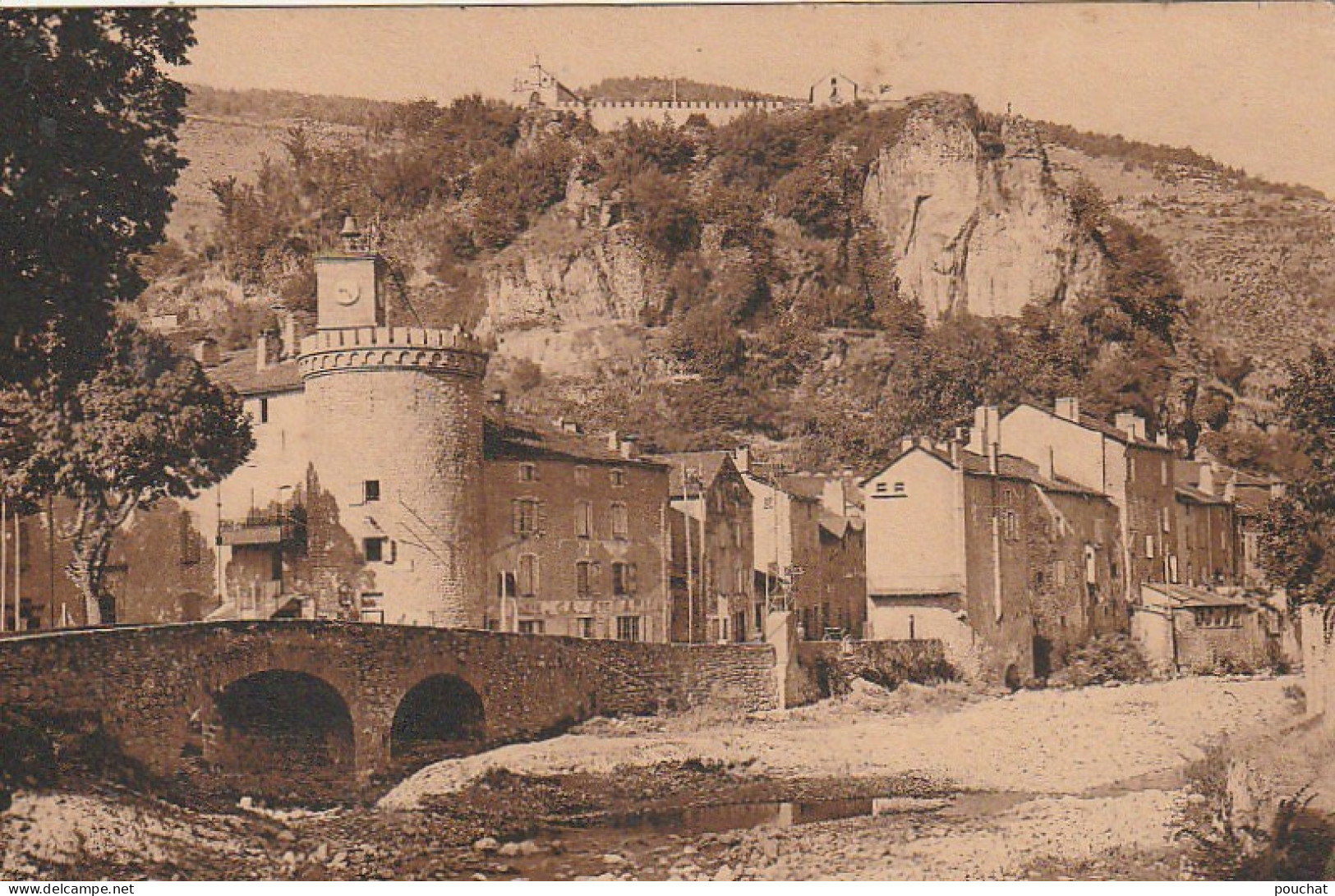 SO 11-(48) MEYRUEIS - LA TOUR DE L' HORLOGE - CHAPELLE NOTRE DAME DE BONSECOURS - CAFE DE PARIS  - 2 SCANS - Meyrueis