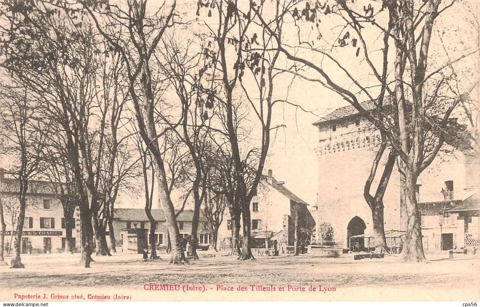 CRÉMIEU - Place Des Tilleuls Et Porte De Lyon - VENTE DIRECTE X Carte Précurseur Cliché Vers 1902 - Crémieu