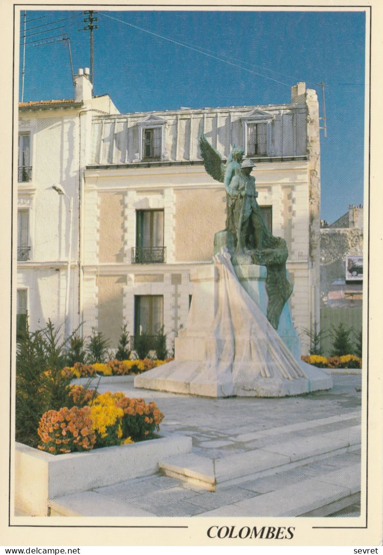 COLOMBES  . - Le Monument Aux Morts. CPM - Colombes