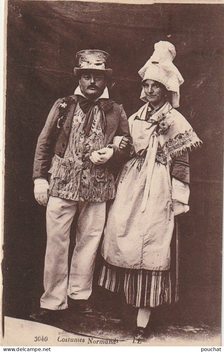SO 13- COSTUMES NORMANDS - COUPLE - FEMME AVEC COIFFE - TAMPON CABOURG - 2 SCANS - Basse-Normandie