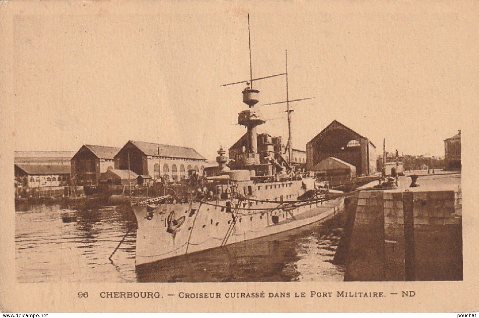 SO 13-(50) CHERBOURG - CROISEUR CUIRASSE DANS LE PORT MILITAIRE - 2 SCANS - Cherbourg