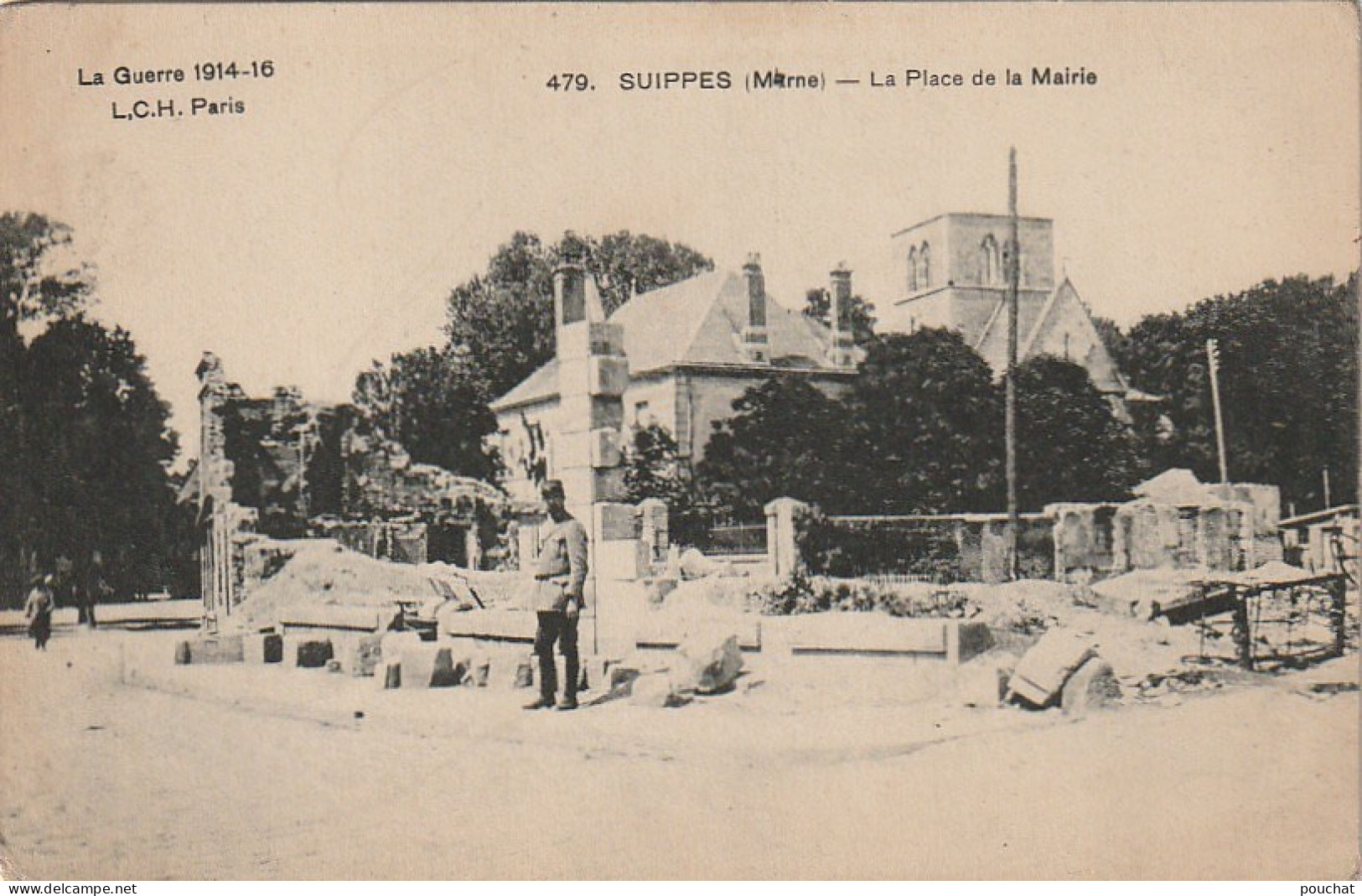 SO 15-(51) LA GUERRE 1914/1916 - SUIPPES - LA PLACE DE LA MAIRIE - DECOMBRES - 2 SCANS - Sonstige & Ohne Zuordnung