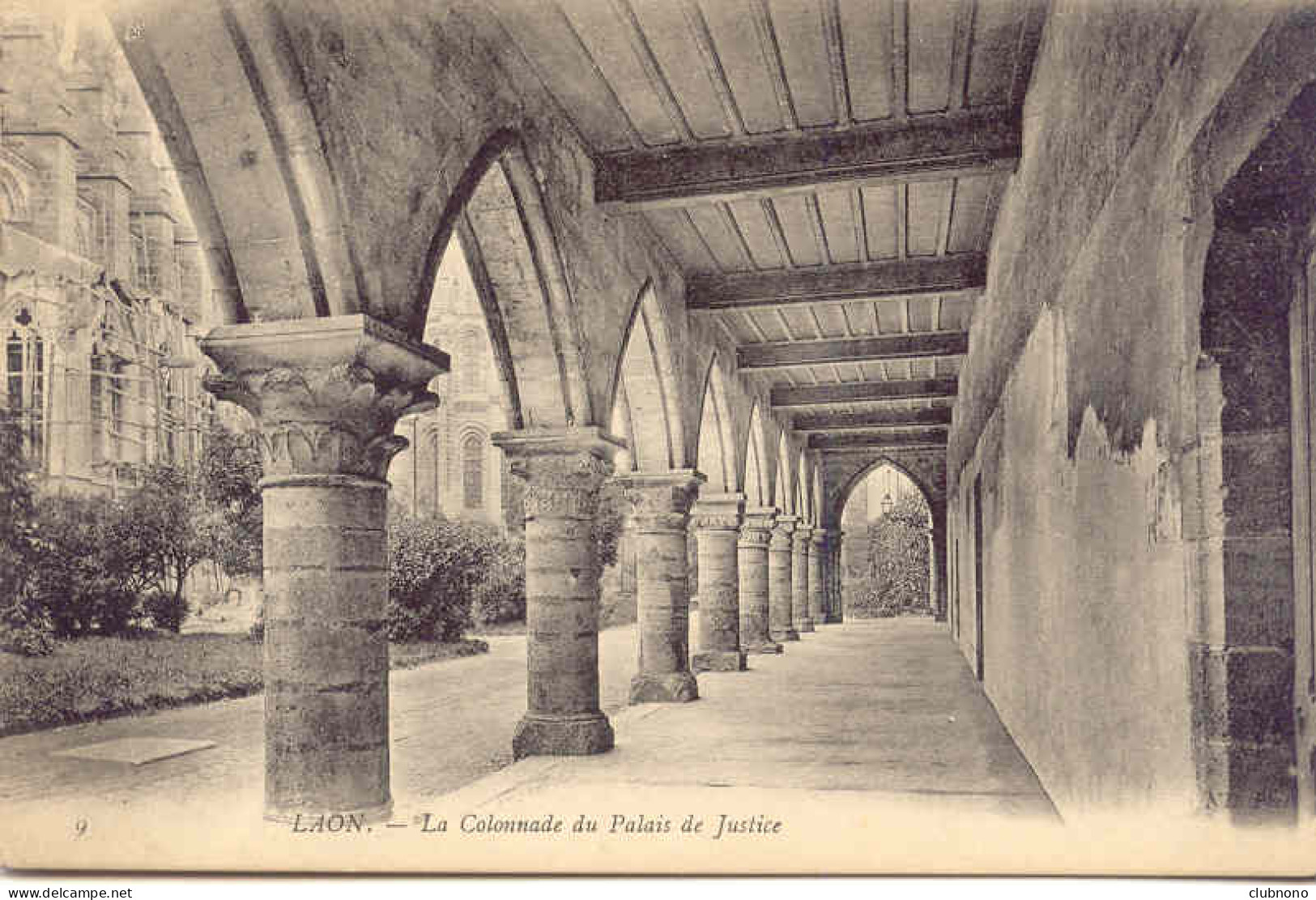 CPA -LAON - COLONNADE DU PALAIS DE JUSTICE (PAFAIT ETAT) - Laon