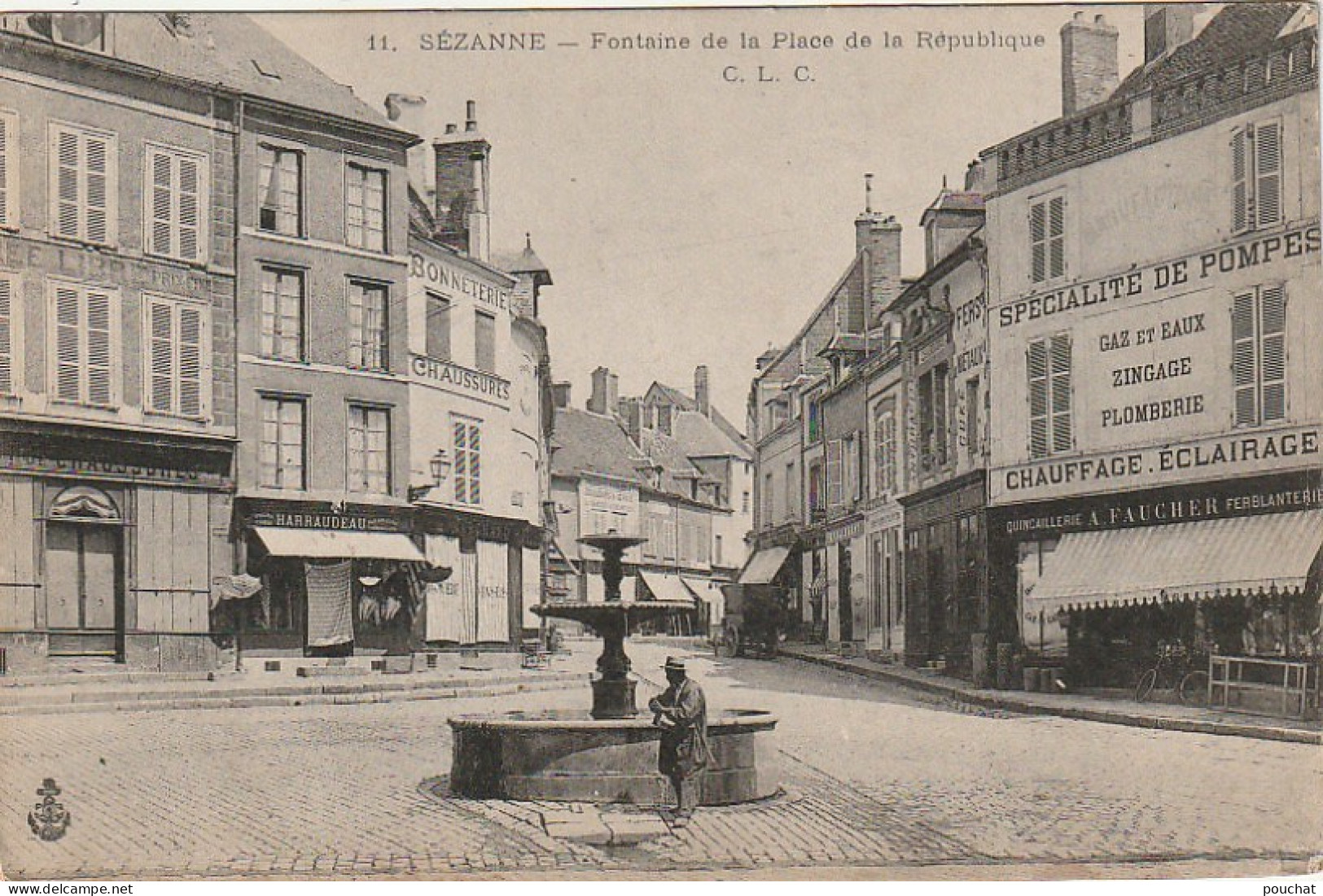 SO 20 -(55) SEZANNE - FONTAINE DE LA PLACE DE LA REPUBLIQUE - COMMERCES : QUINCAILLERIE , CHAUSSEUR ...- 2 SCANS - Sonstige & Ohne Zuordnung