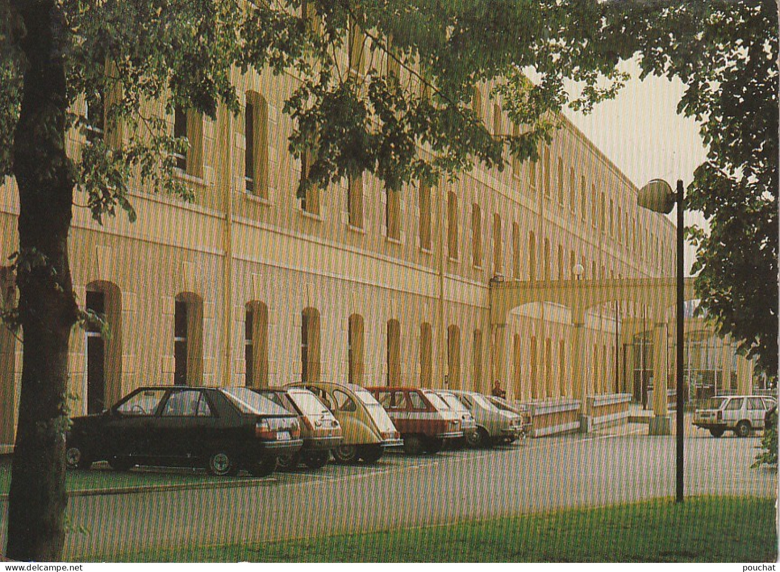 SO 24-(59) MAUBEUGE - L' ARSENAL -PARKING - CARTE COULEURS - 2 SCANS - Maubeuge