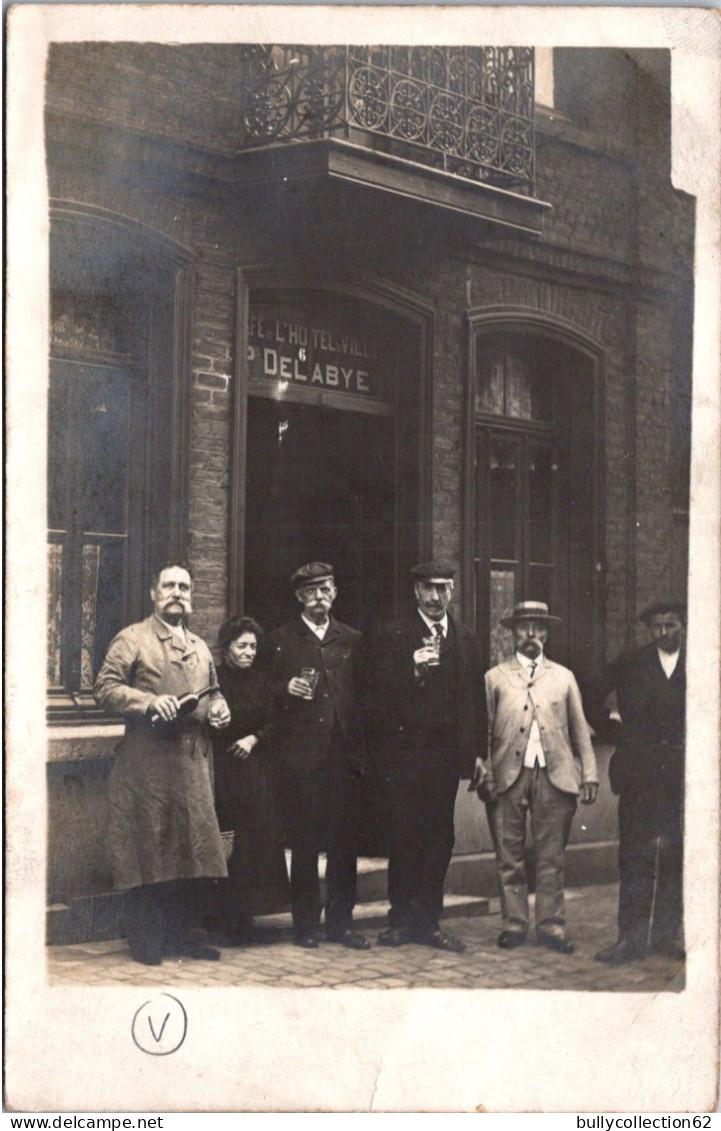 SELECTION -  WATTRELOS  -  CARTE PHOTO -  Café De L'Hôtel De Ville DELABYE . Rue De La Mairie. - Wattrelos