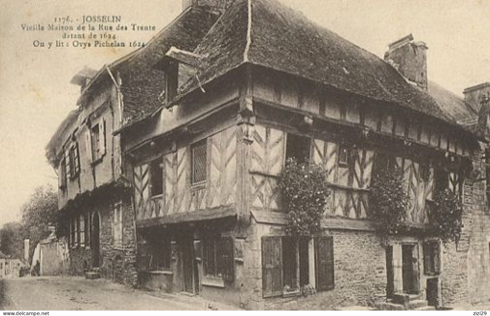 JOSSELIN-vieille Maison De La Rue Des Trente... - Josselin