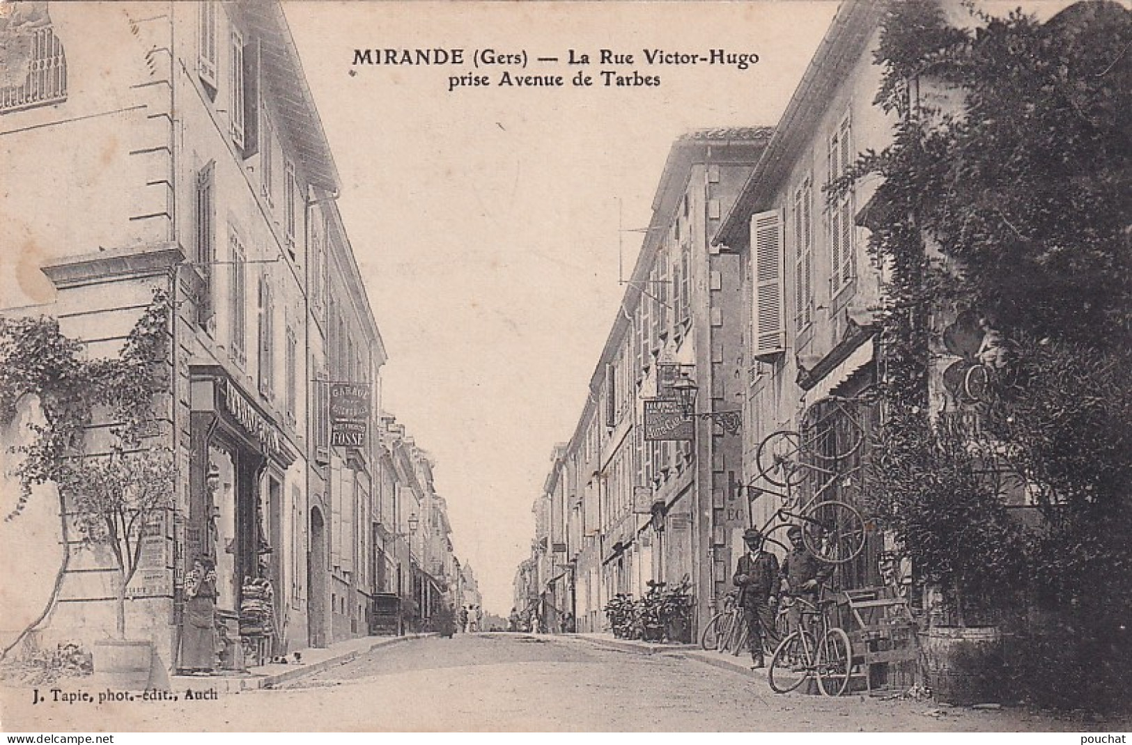 SO Nw31-(32) MIRANDE - LA RUE VICTOR HUGO  PRISE AVENUE DE TARBES - ANIMATION - COMMERCES - Mirande