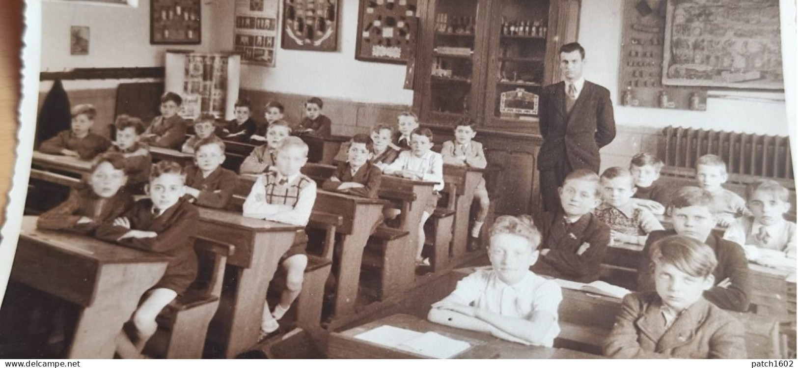 UNE ANCIENNE CLASSE D'ECOLE ANNÉE 40/50 PHOTO 18/12 CM - Personnes Anonymes