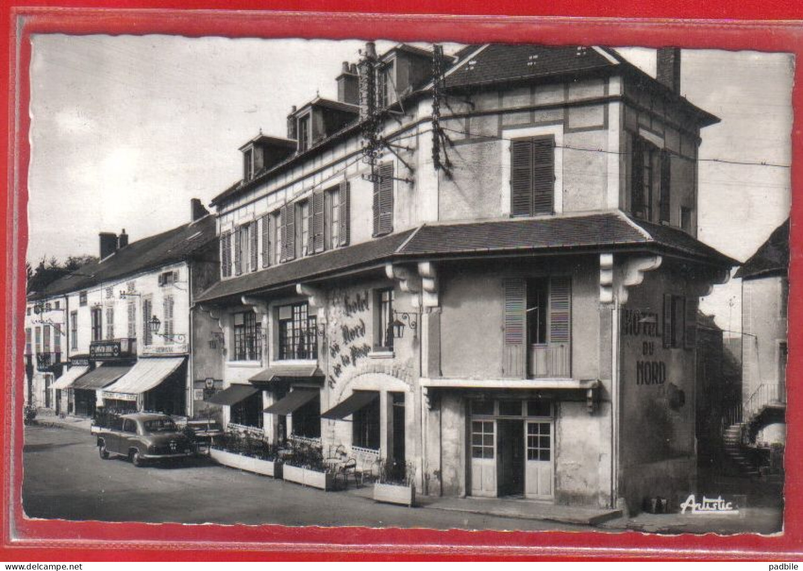 Carte Postale 89. Quarre-les-Tombes  Hotel Du Nord Et De La Poste  Très Beau Plan - Quarre Les Tombes