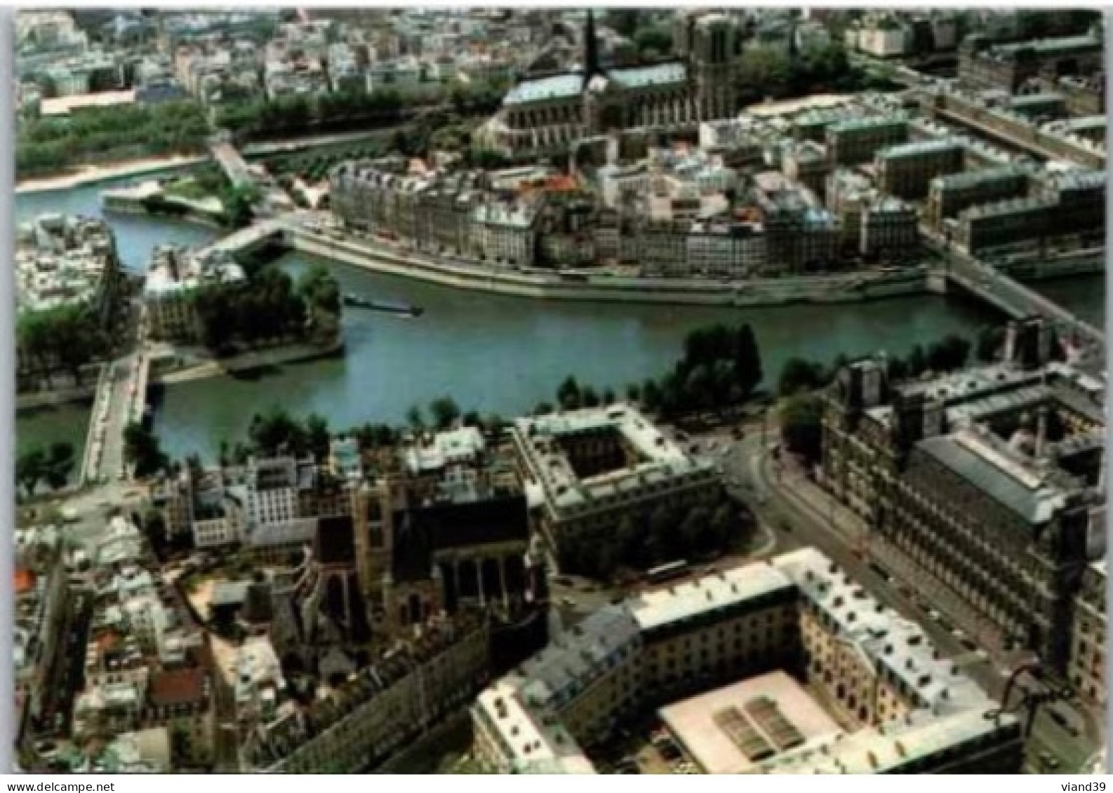 PARIS. - L'Île De La Cité Et Notre Dame. Vue Aérienne.   Non Circulée - The River Seine And Its Banks