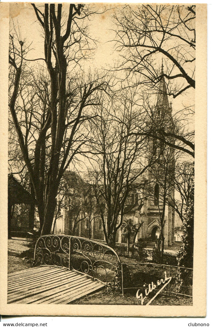 CPA -ANGOULEME - UN COIN DU JARDIN VERT ET EGLISE ST-AUSONE  - Angouleme