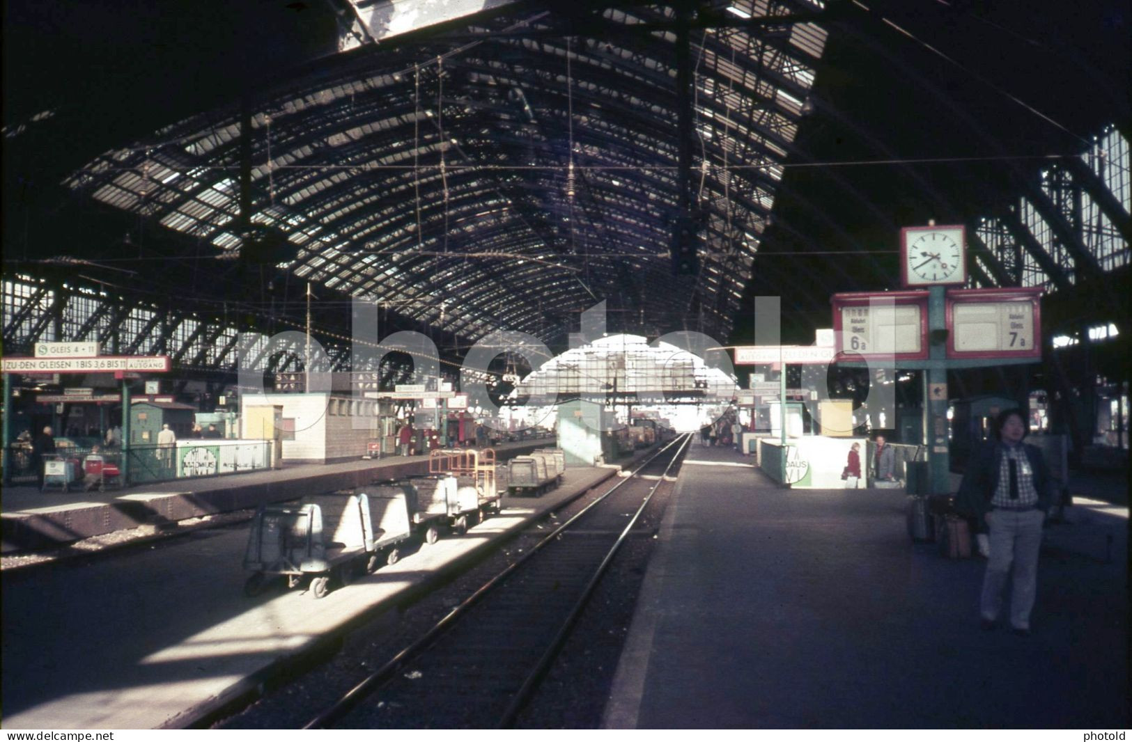 1970s TRAIN STATION KOLN GERMANY 35mm ORIGINAL AMATEUR DIAPOSITIVE SLIDE Not PHOTO No FOTO NB4112 - Dias