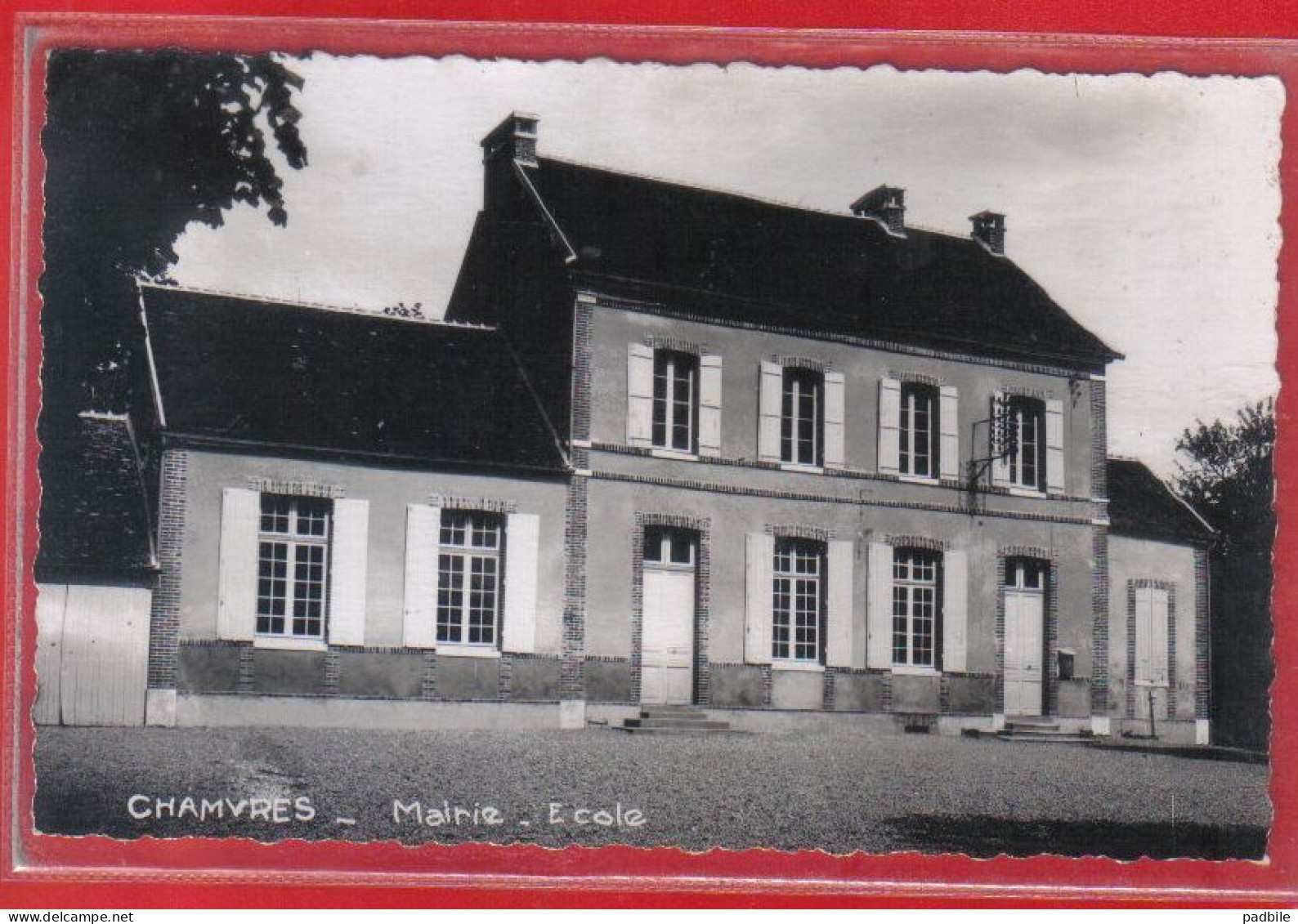 Carte Postale 89. Chamvres  Mairie école   Très Beau Plan - Autres & Non Classés