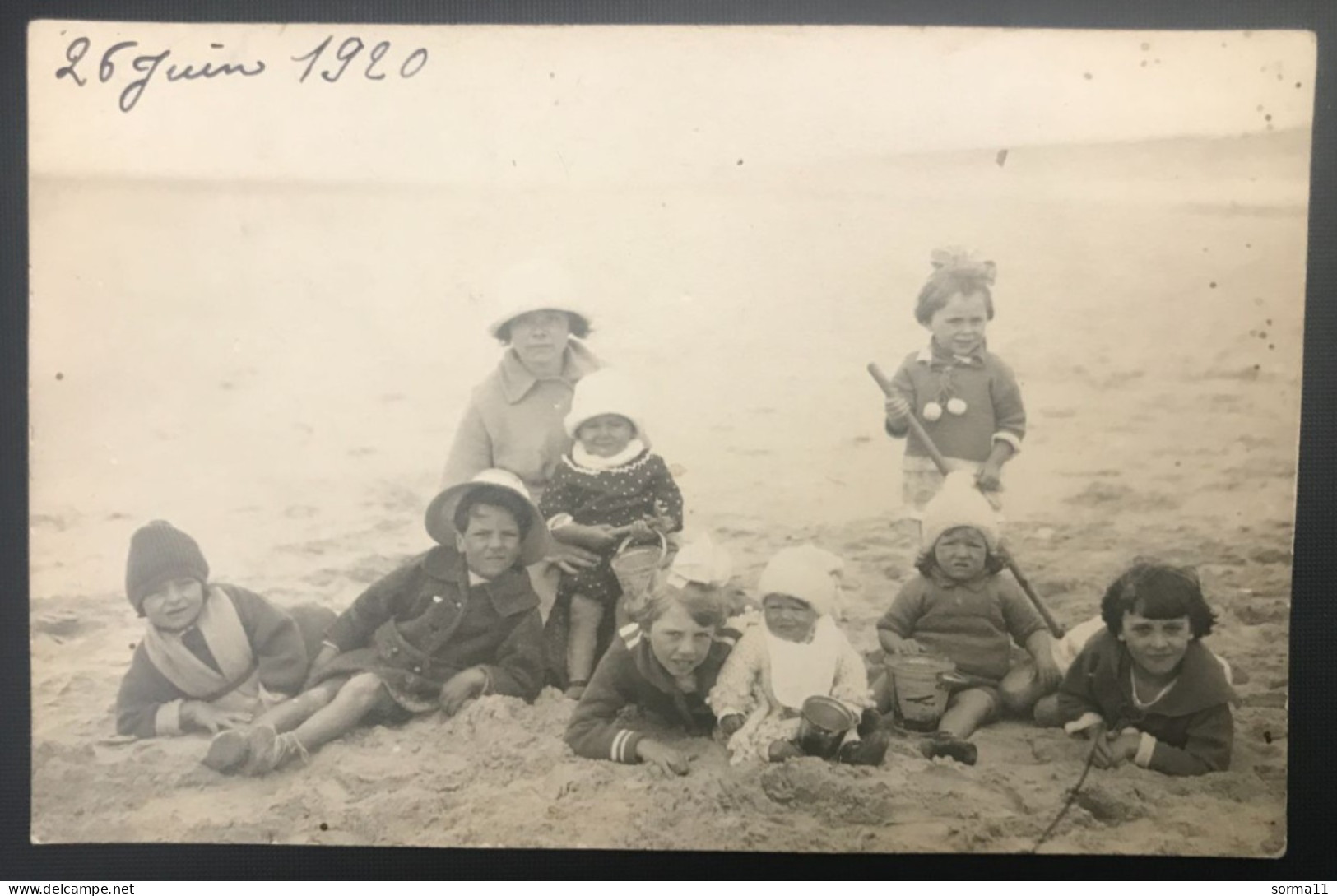 CPA CAYEUX 80 Raymond Et Un Groupe De Petites Amies à La Plage (voir Texte Au Verso) 26 Juin 1920 - Cayeux Sur Mer