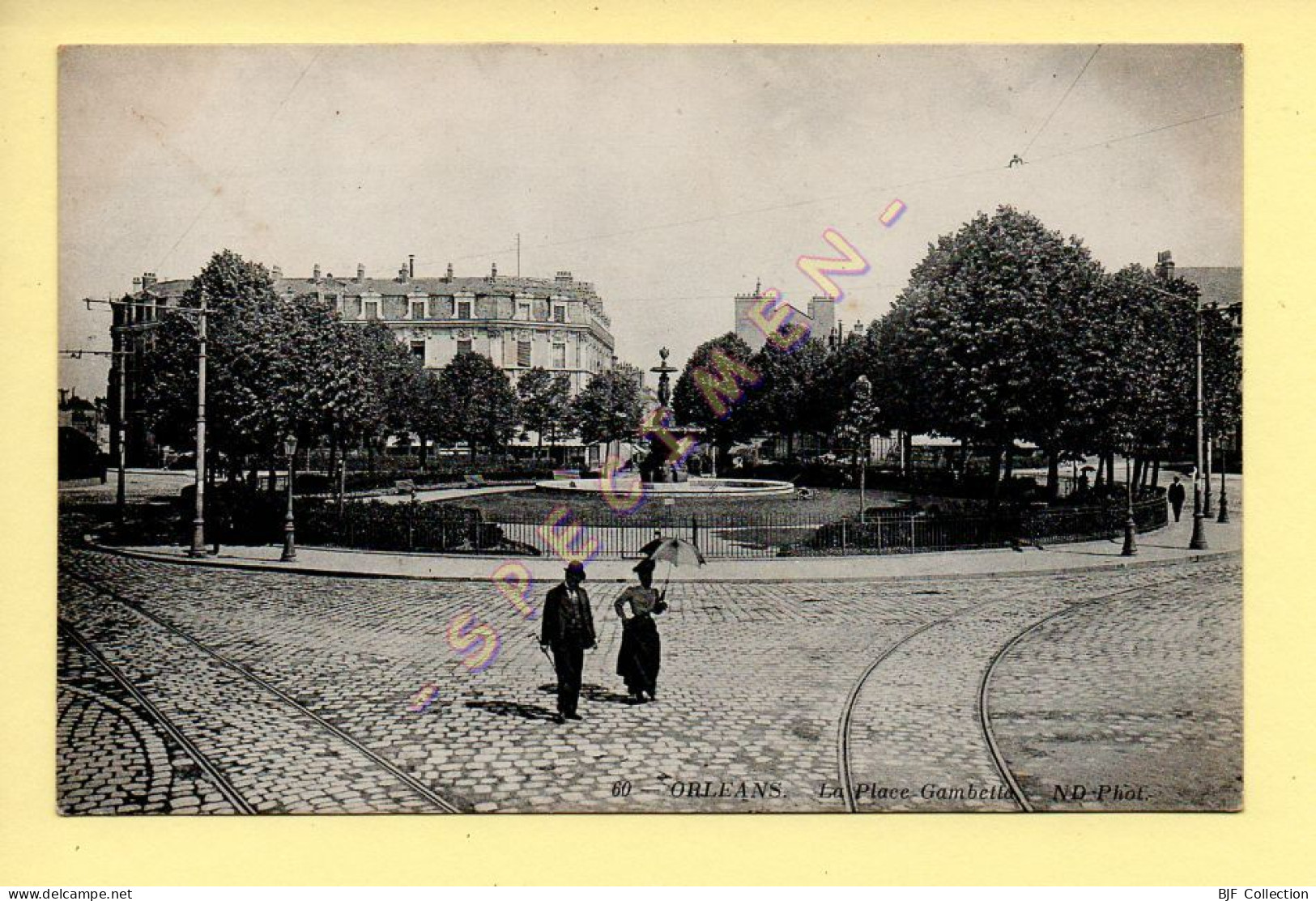 45. ORLEANS - La Place Gambetta (animée) (voir Scan Recto/verso) - Orleans