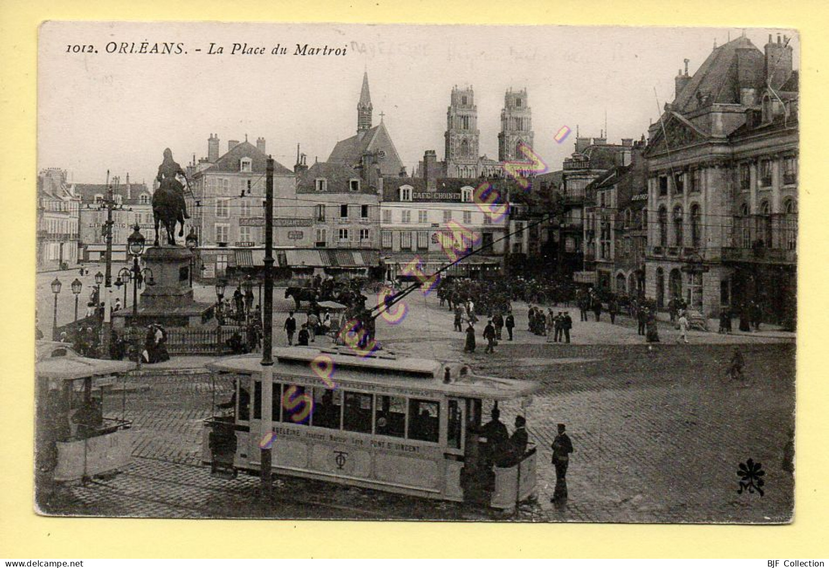 45. ORLEANS - La Place Du Martroi (animée, Tramway) (voir Scan Recto/verso) - Orleans