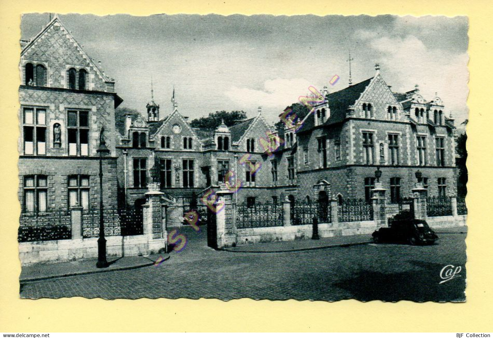 45. ORLEANS - L'Hôtel De Ville (vieille Voiture) (voir Scan Recto/verso) - Orleans