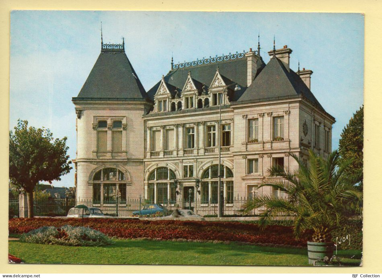 45. MONTARGIS - La Caisse D'Epargne (voir Scan Recto/verso) - Montargis