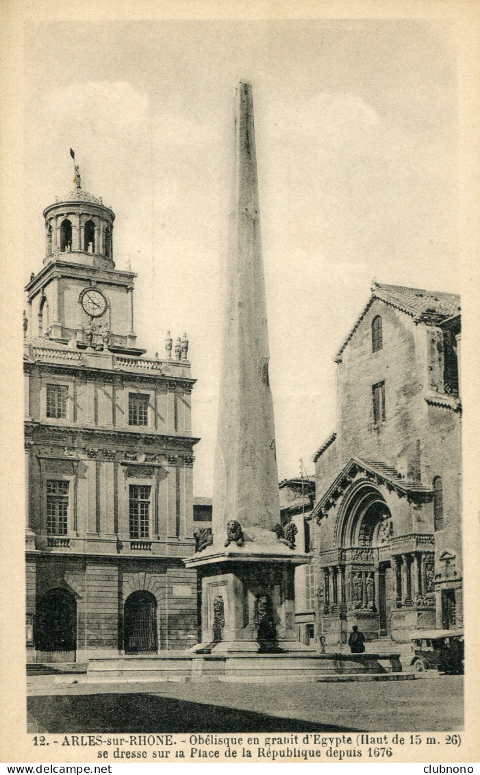 CPA - ARLES-SUR-RHONE - OBELISQUE  PLACE DE LA REPUBLIQUE - Arles