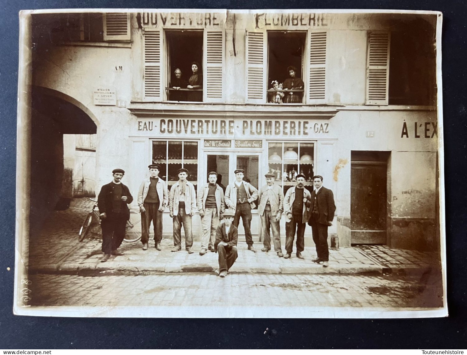 PHOTO Ancienne Originale  13 Cm X 18 Cm   Couverture Plomberie Ref D19 - Beroepen