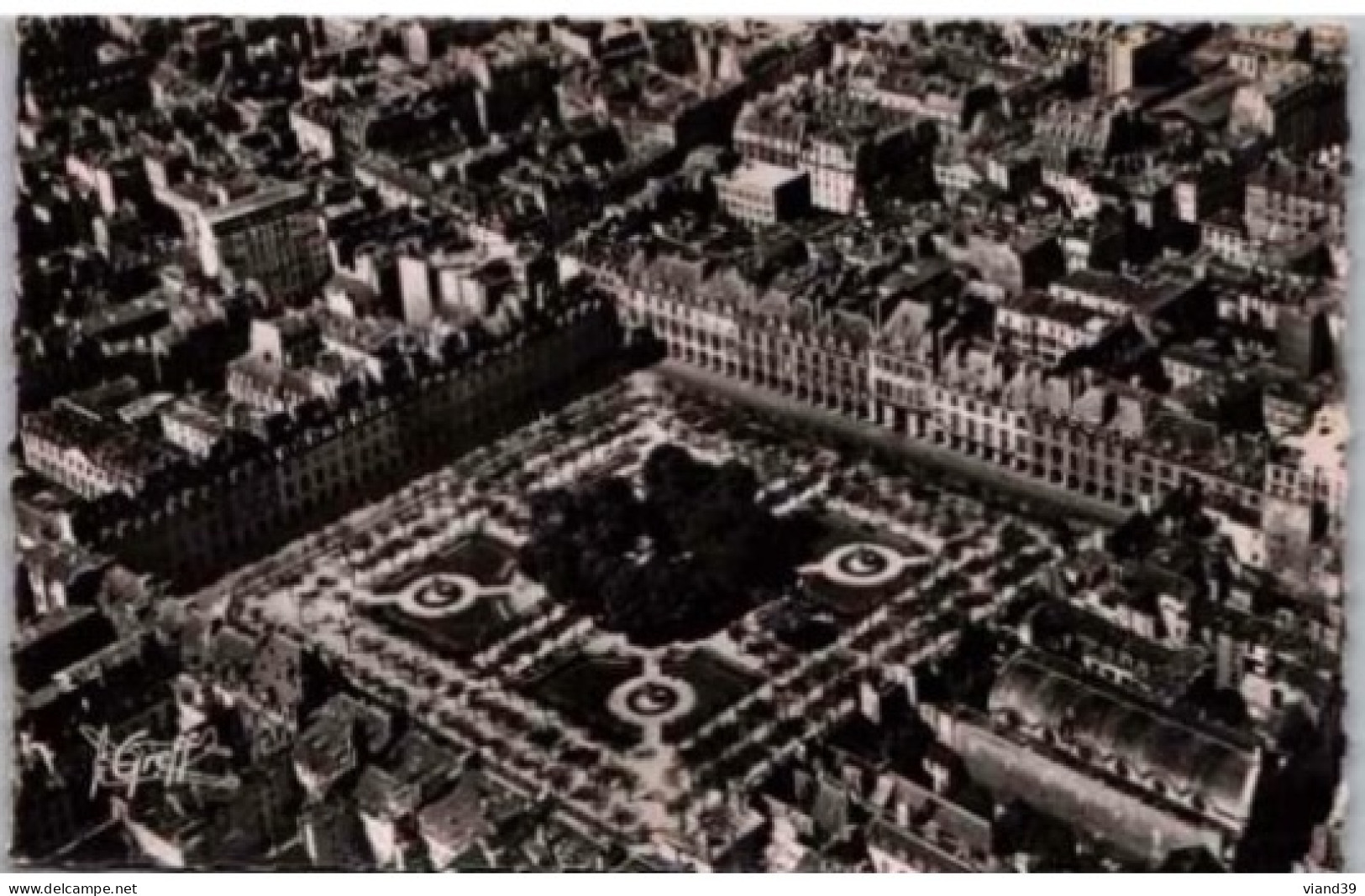 PARIS. -  La Place Des Vosges.  Vue Aérienne      Non Circulée - Plätze