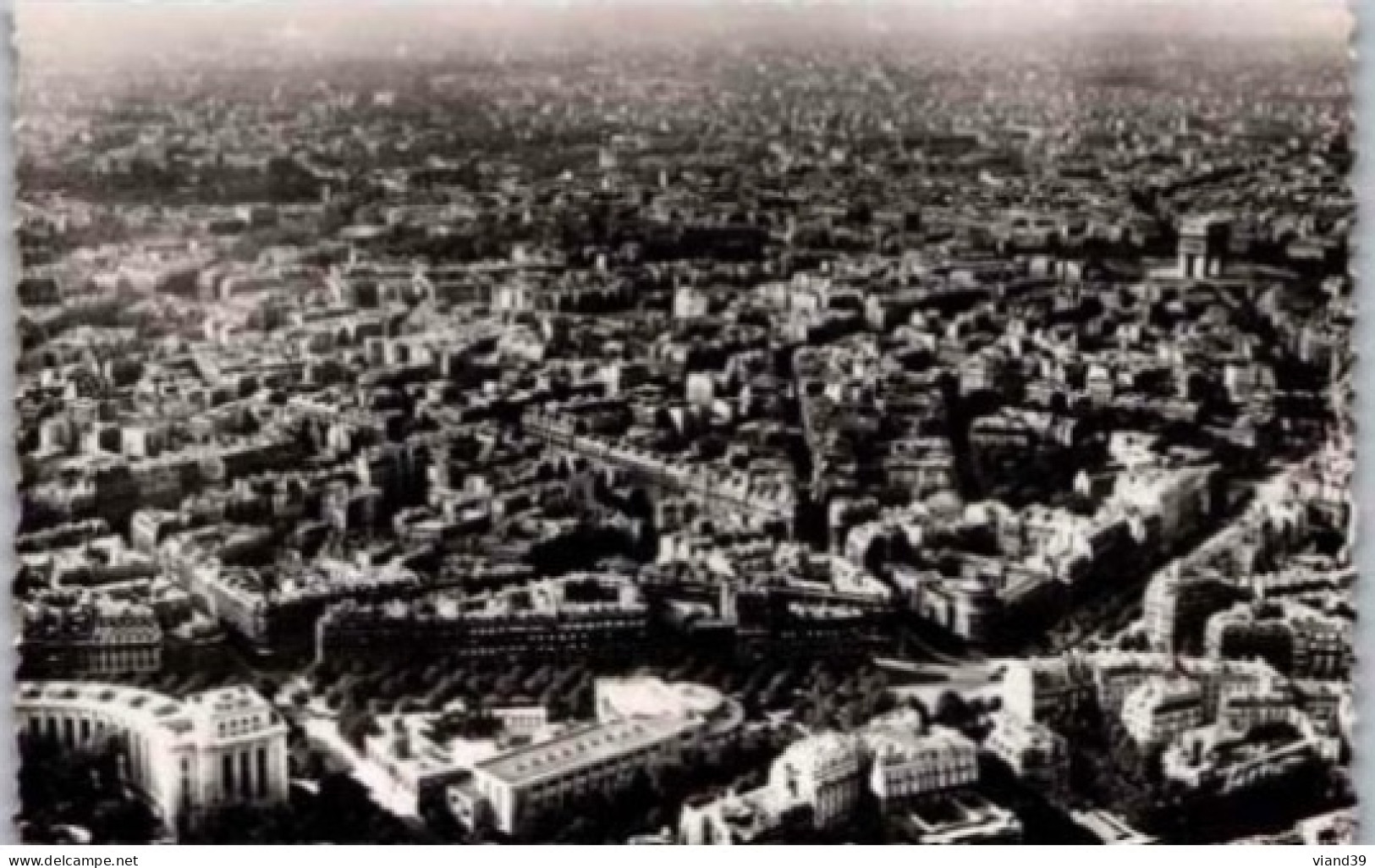 PARIS. -  Vue Prise De La Tour Eiffel Sur L'Arc De Triomphe.  Editions Spéciale De La Tour Eiffel.      Non Circulée - Multi-vues, Vues Panoramiques