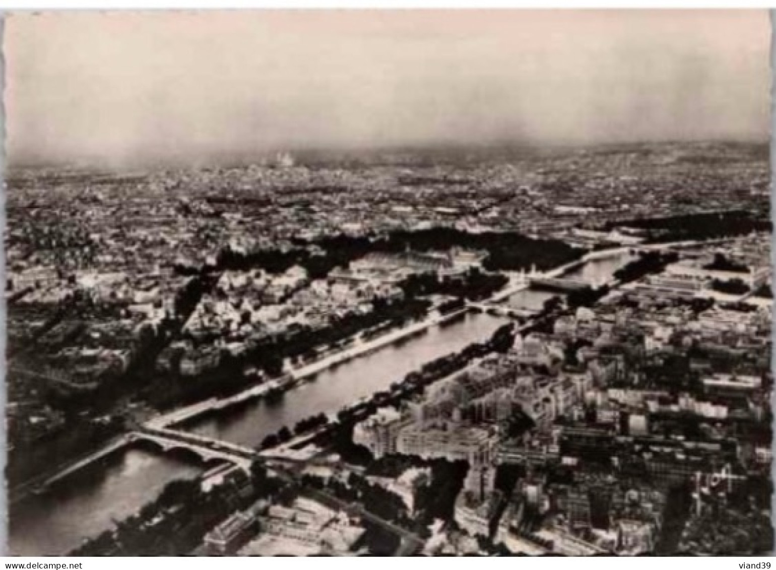 PARIS. -  Vue Panoramique Prise De La Tour Eiffel Sur La Seine Et La Butte Montmartre.       Non Circulée - Mehransichten, Panoramakarten