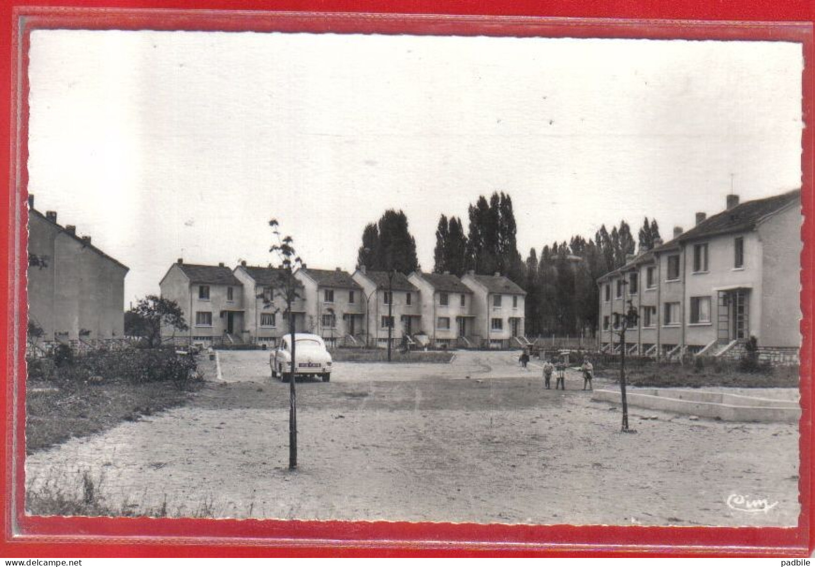 Carte Postale 91. Bretigny-sur-Orge  Cité Des Cochets Voiture   Très Beau Plan - Bretigny Sur Orge